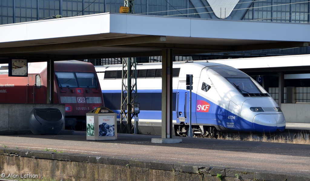 SNCF 4704 Karlsruhe Hbf 11 Mar 2014
with 101 051 in foreground
