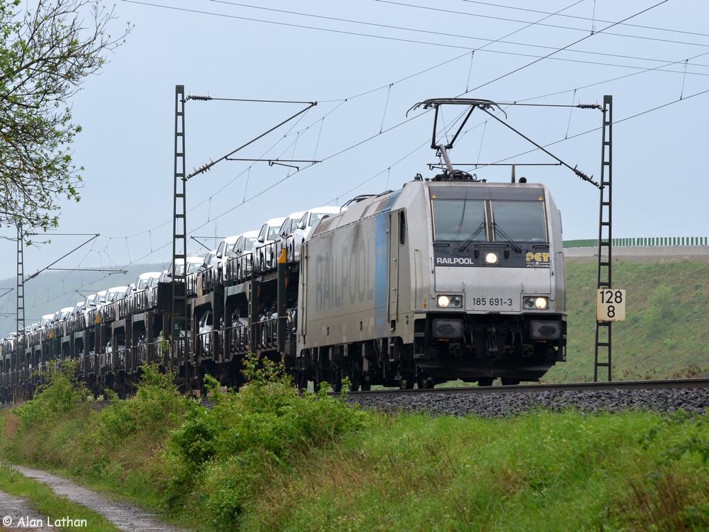 185 691 Hünfeld 29 Apr 2014
Railpool on hire to PCT - Private Car Train GmbH
