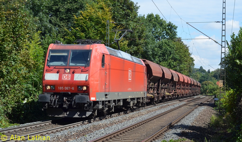 185 067 FFOR 28 Aug 2014
returning with a rake of Fcs aggregates
