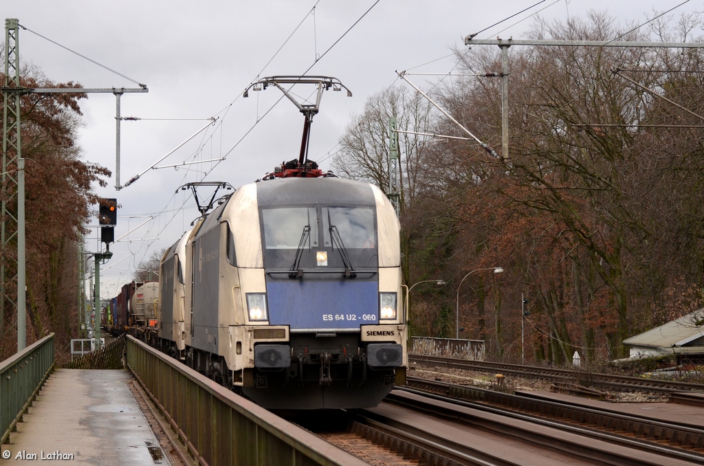 182 560, 568 FFOR 29 Dec 2013
MRCE Dispolok on lease to WLC - Wiener Lokalbahn Cargo
ES64 U2-060 is Siemens wno. 21052 ex ES64 U2-048
ES64 U2-068 is Siemens wno. 21050 ex ES64 U2-046
