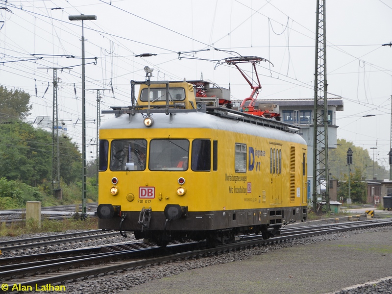 701 017 Gremberg 8 Oct 2014
Diagnose-VT NVR 99 80 9 263 002-4 with two Einholm-Bügel/Catenaries
