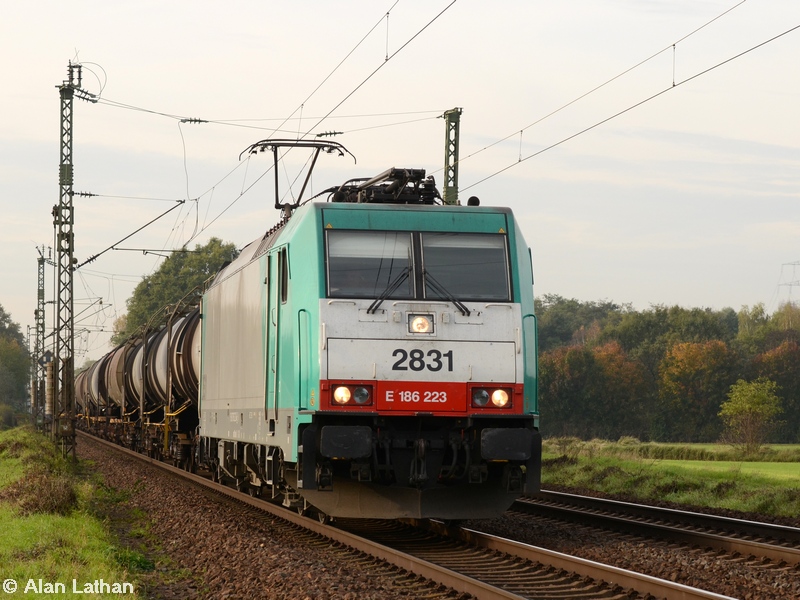 SNCB 2831 FMB Trennstelle 24 Oct 2014
186 223 with the 'Cobra' Antwerp - Ludwigshafen-BASF
