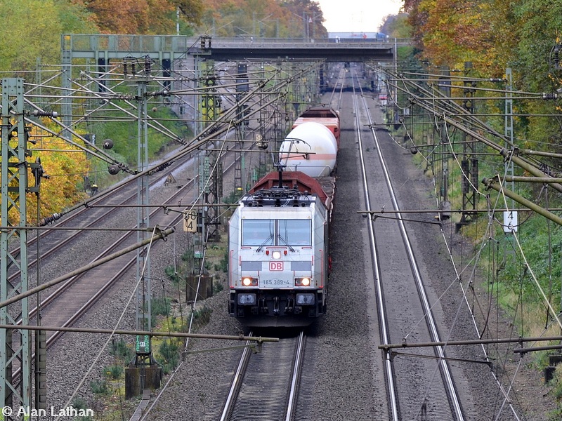 185 389 FFOR 4 Nov 2014
'CO2' to Frankfurt-Ost. Returned later solo from Frankfurt-Ost to Hoechst with 65735
