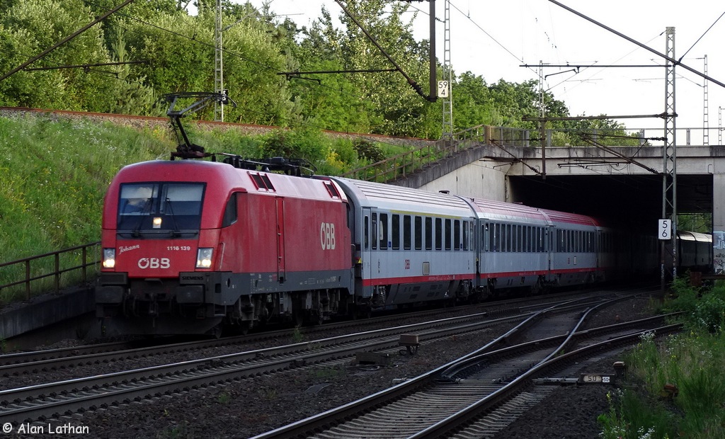 1116 139 FFOR/FNI 22 June 2014
ÖBB 'Johann'

A late evening visit on my bike, the light was getting rather low.
