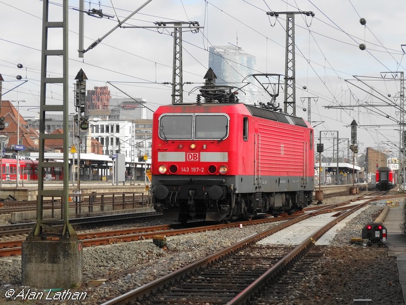 143 197 FFS 26 Feb 2015
passes slowly by on its way to the workshop for repair
