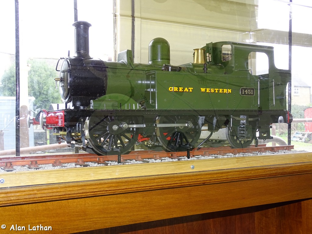 Winchcombe 10 Oct 2015
large scale model of a class 1400 0-4-2T
