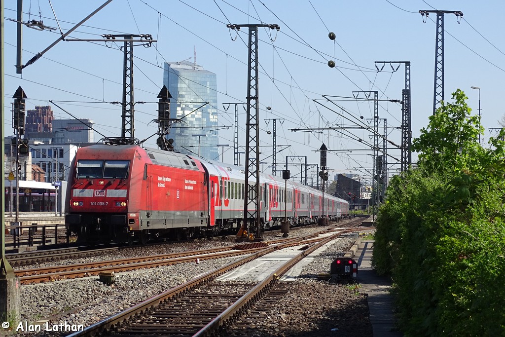 101 005 FFS 24 April 2015
with the Moscow-Paris
