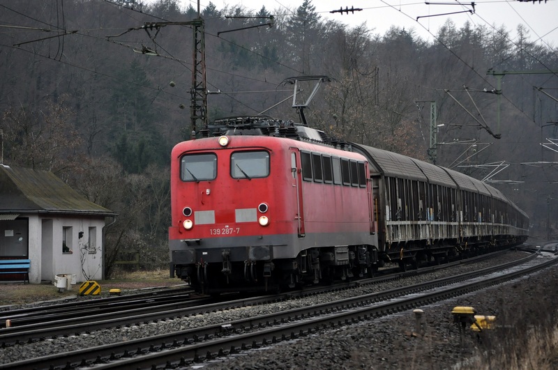 139 287 Laufach 17 Feb 2012
always nice to see, in private hands, with the 'Henkel' train
