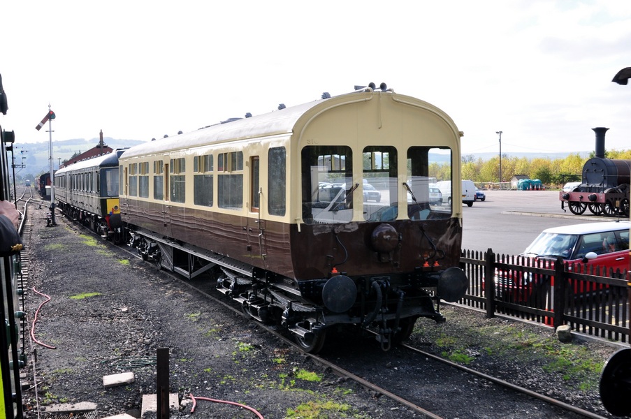 push-pull railcoach
usually driven by a small 0-4-0 engine
