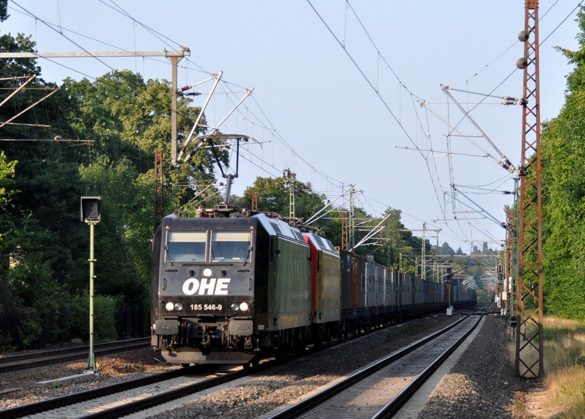 OHE 185 546 4 July 2011
with 145 091 (ex-HGK 2003)
