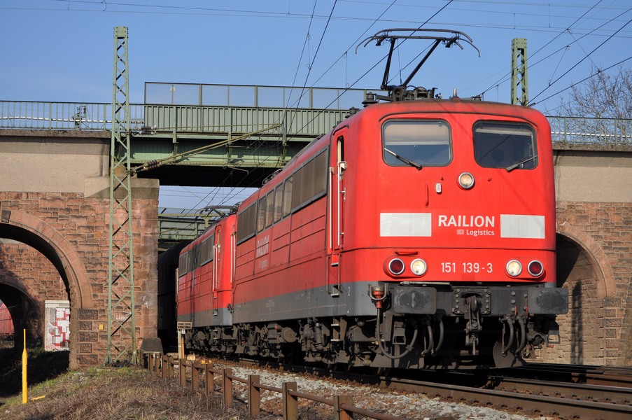 151 139, 038 Wi-Ost 31 Jan 2012
with a coal train (Falns)

