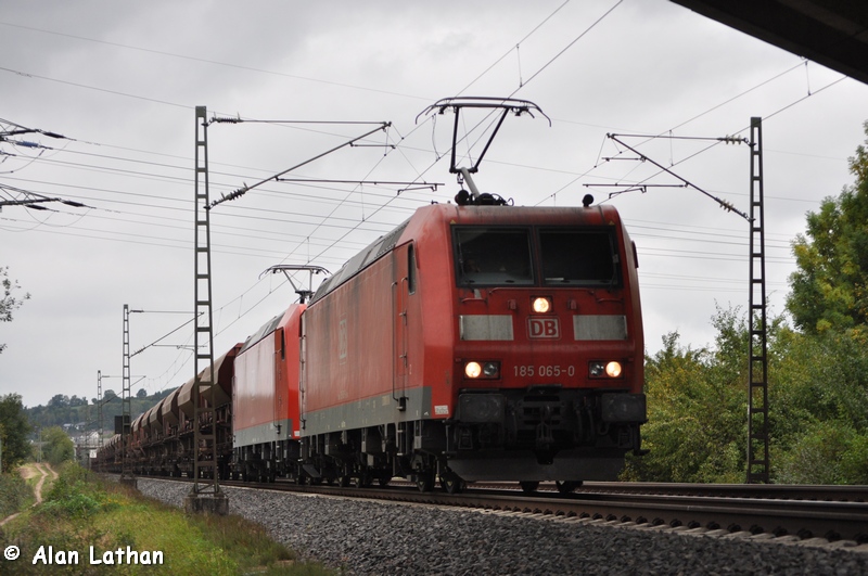 185 065, 019 Hünfeld-North 23 Sept 2013
with a Kali (salt) train to Neuhof nr. Fulda.
