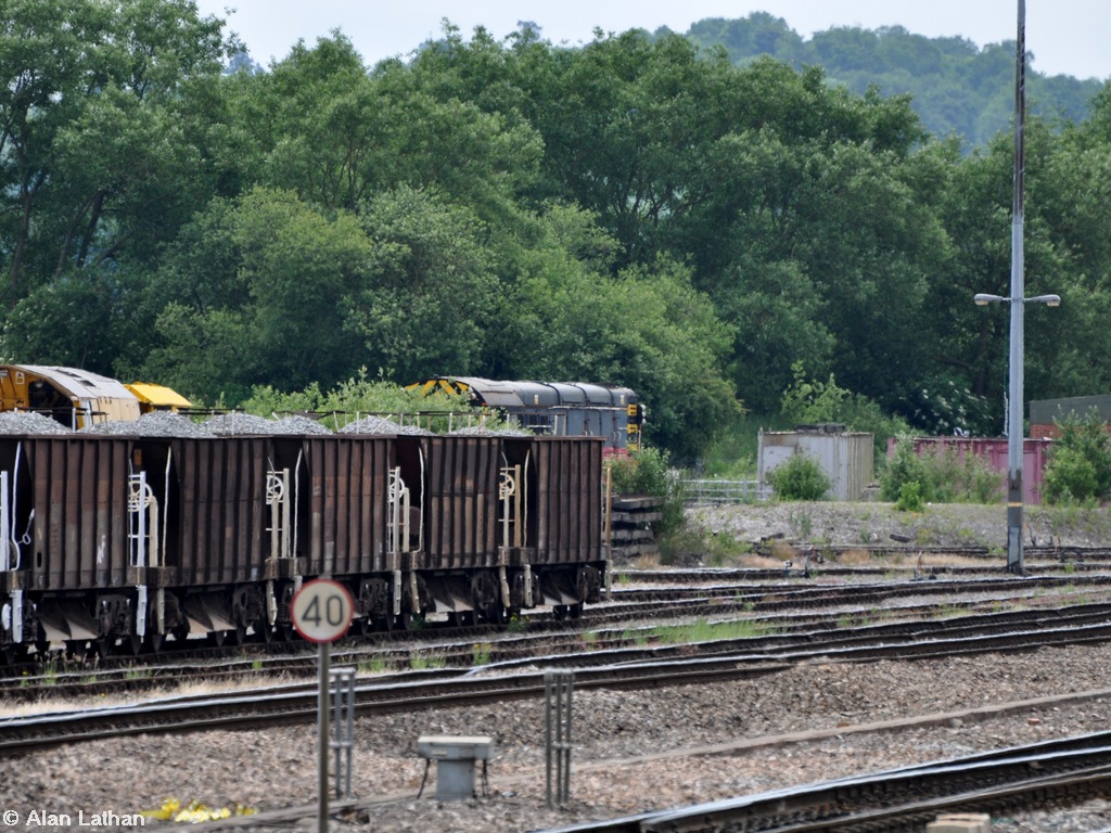 Westbury 18 June 2010
Class 08 shunter at the back, and an unidentified type (yellow)
