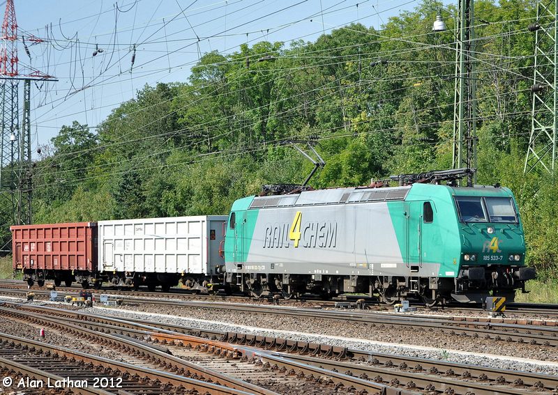 185 533 Köln-Gremberg 4 Sept 2012
Rail4Captrain (ex-Rail4Chem) with two tough-looking waggons
