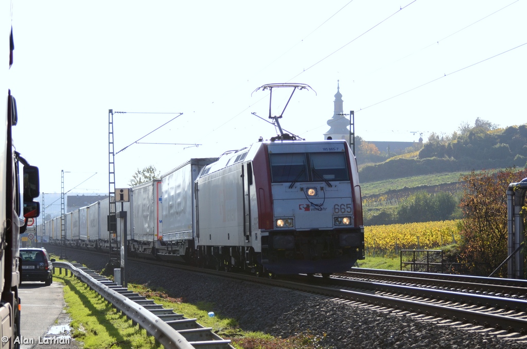 185 665 Nackenheim 11 Nov 2013
with an EKOL block train
