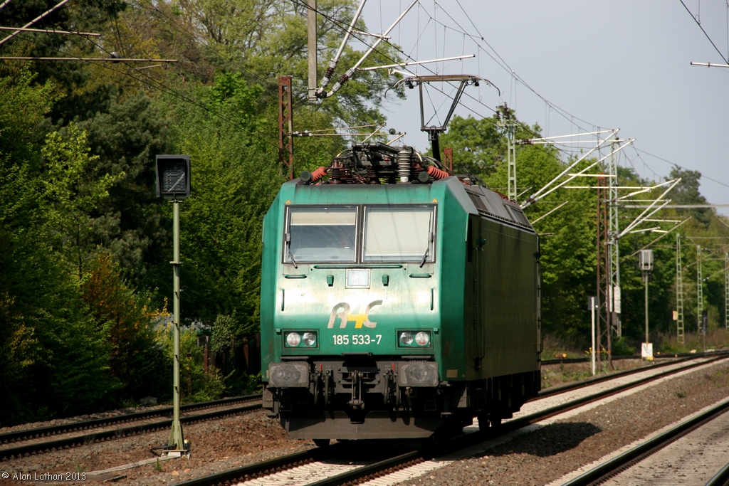 185 533 FFOR 2 May 2013
still in its R4C scheme, now with VC Holding, Clichy, on hire to Captrain (NVR: 91 80 6185 533-7 D-CTD)
