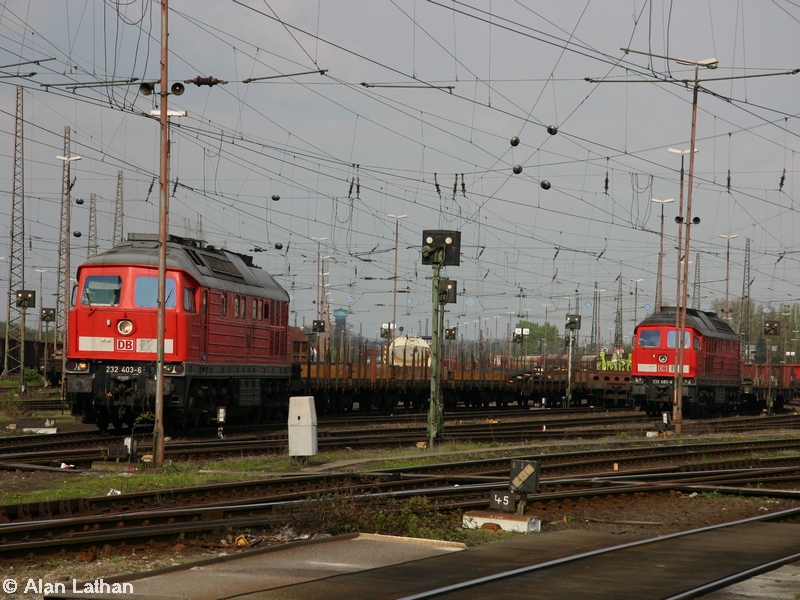 232 403 EOBR 25 Apr 2008
LTS 0639/1976 scrapped Magdeburg-Hafen 2014.
with 232 685 in background
