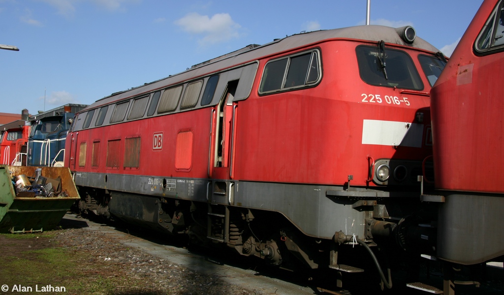 225 016 Osterfeld-Süd 12 April 2008
in the scrap line
